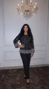 Gül Detaylı Silver  Viskon Kumaş Siyah Bluz 