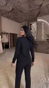 Kırmızı 3D Çiçek Detaylı Siyah Triko Bluz