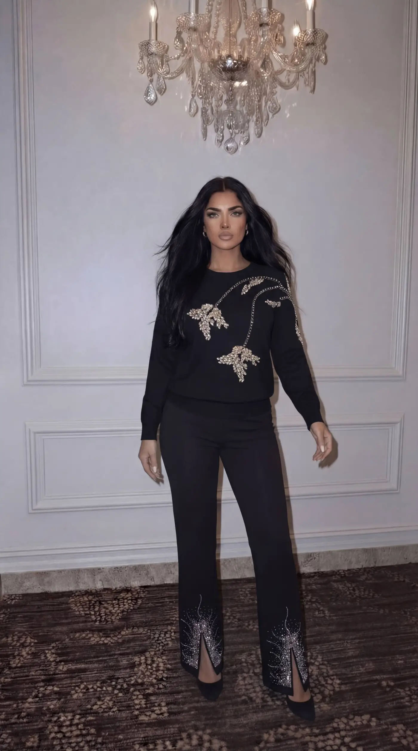 Çiçek Desenli Taş İşlemeli Triko Kumaş Bluz 