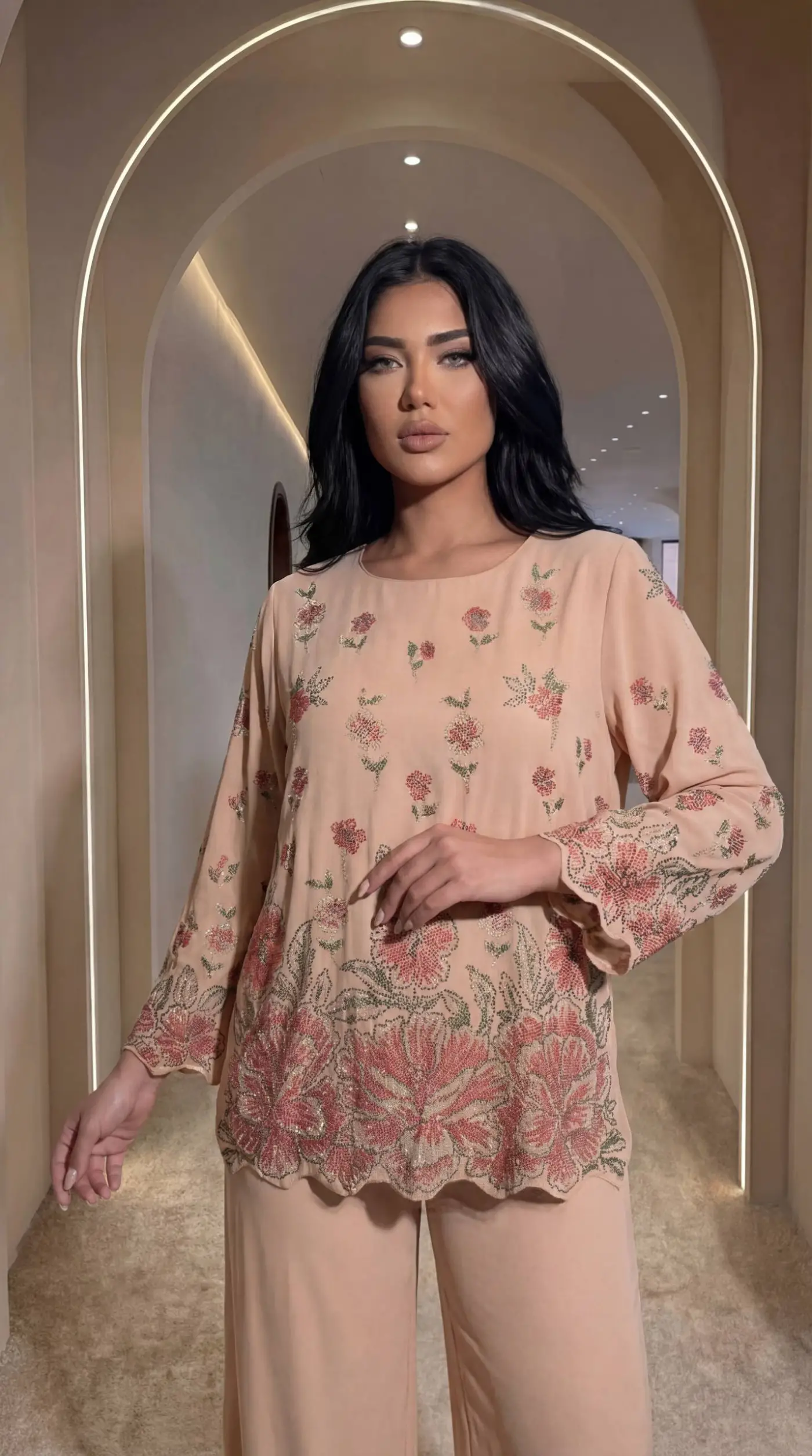 Gül Desenli Krep Kumaş Krem Bluz Pantalon İkili Takım