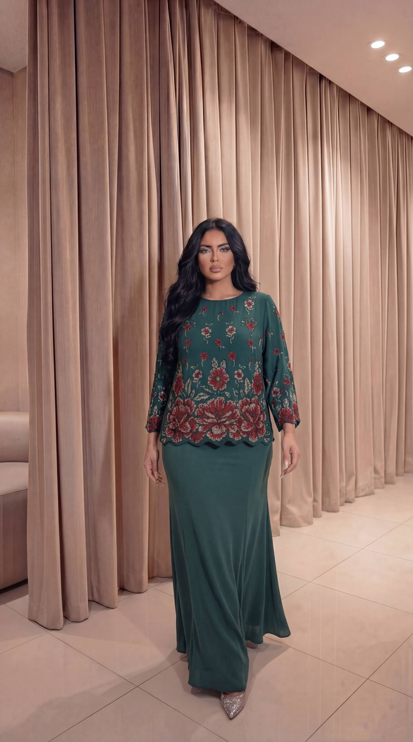 Gül Desenli Krep Kumaş Yeşil Bluz Etek İkili Takım